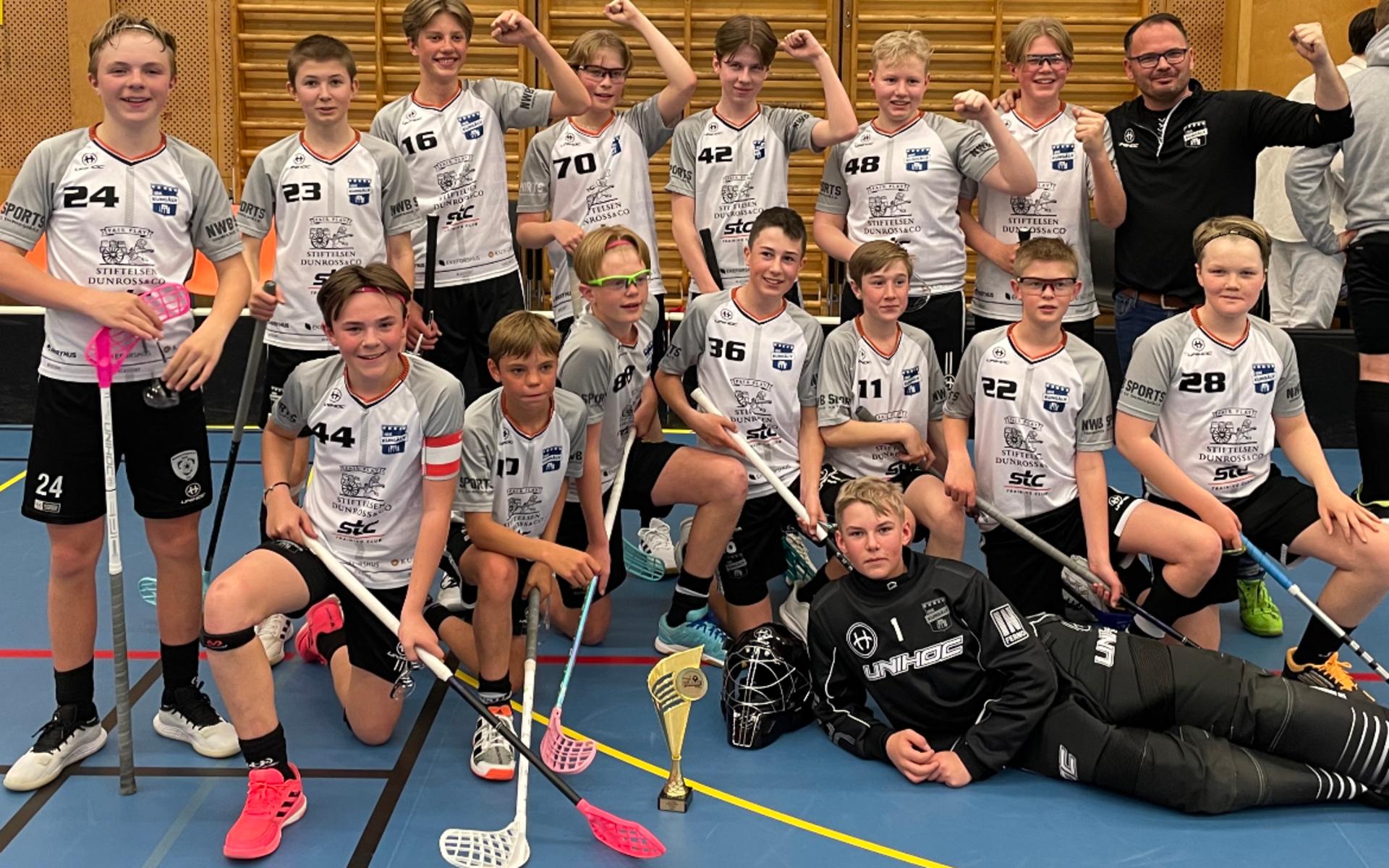 IBK Kungälvs Munkegärde P-08 vann B-finalen i Göteborg floor festival mot klubbkamraterna i IBK Kungälv Kastelle.