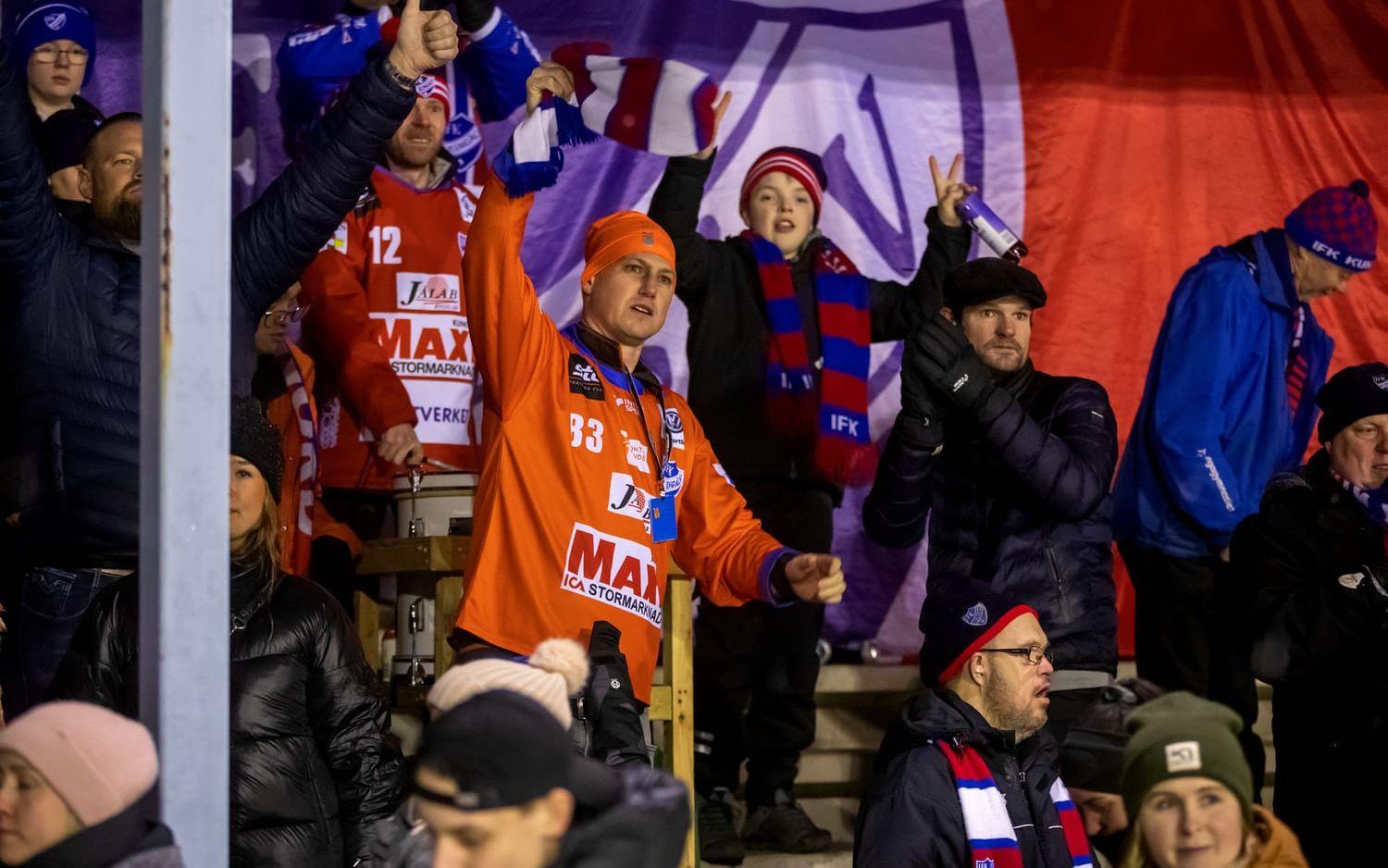 Skarpa hejar på sitt IFK Kungälv.