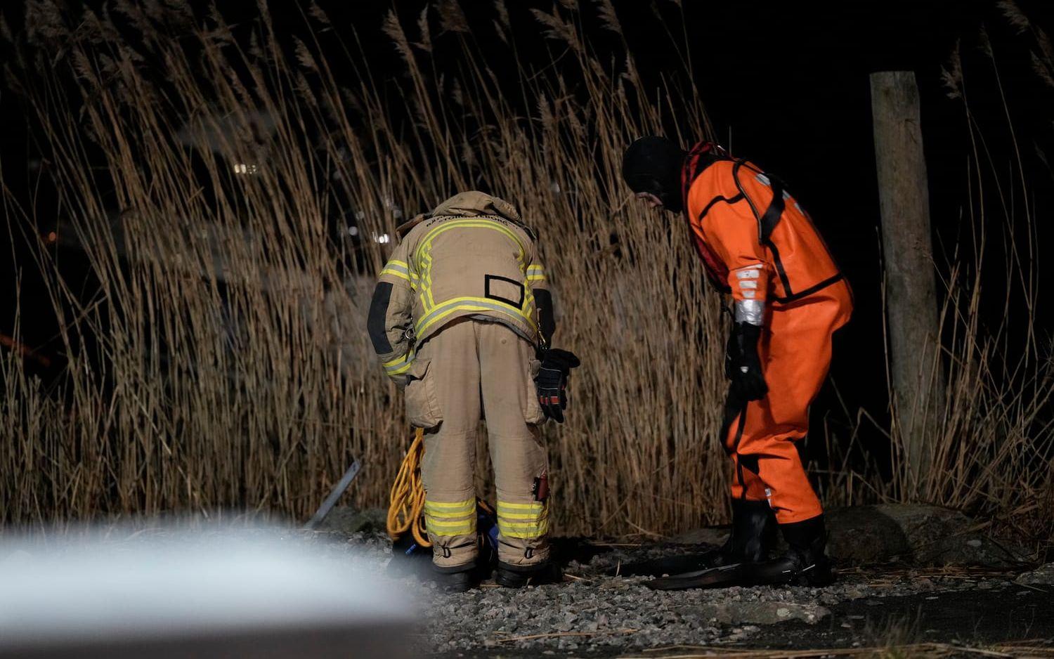 Insatsen stoppade även färjetrafiken under en period. Strax efter klockan 19 var den återupptagen.