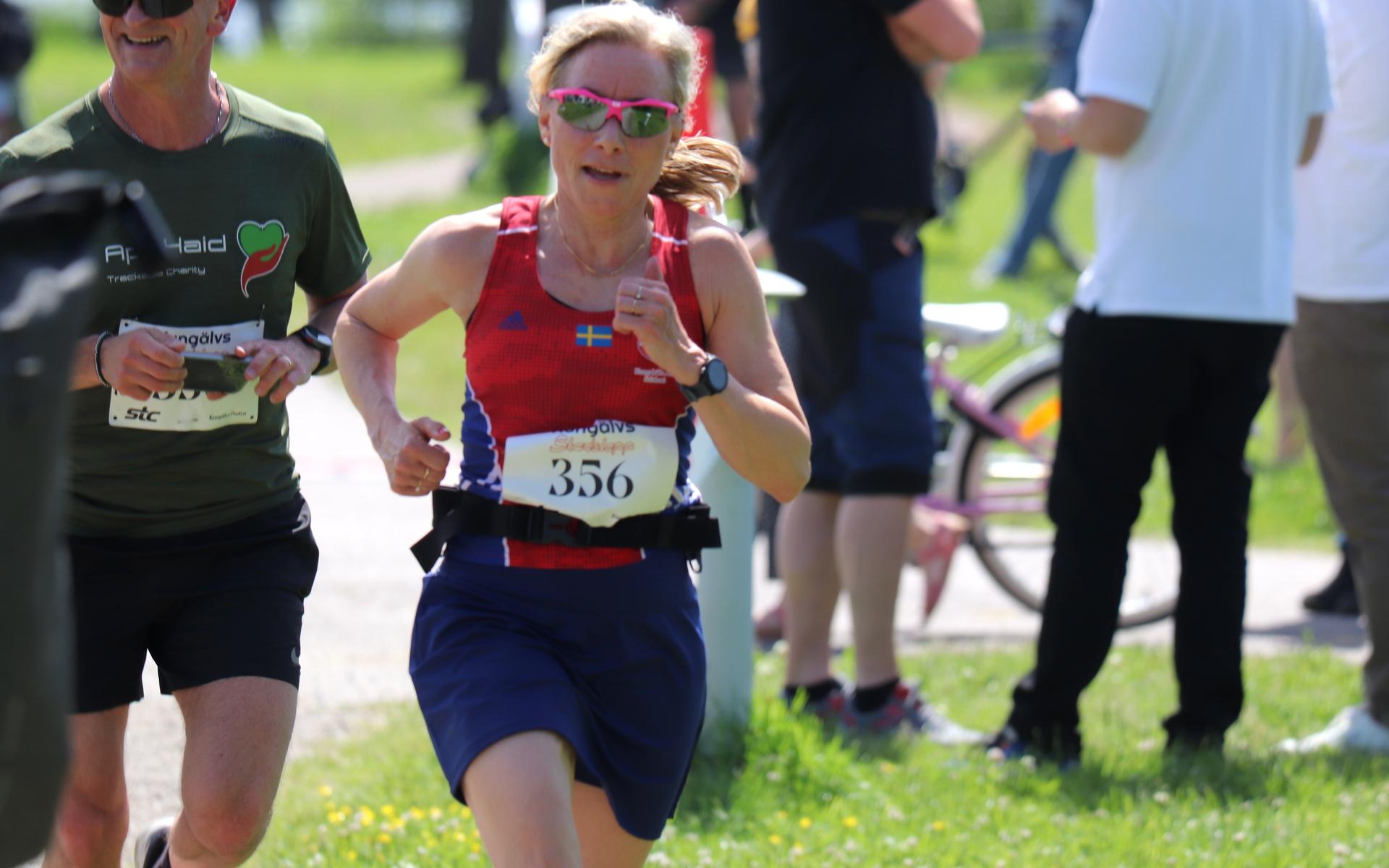 Linda Andersson, Kungälvslöparna, trea på damernas 10 kilometer.