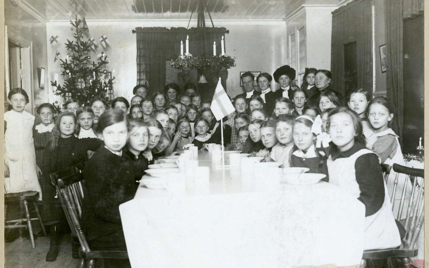 Julfest på Masthuggets arbetsstuga den 19 december 1913. 