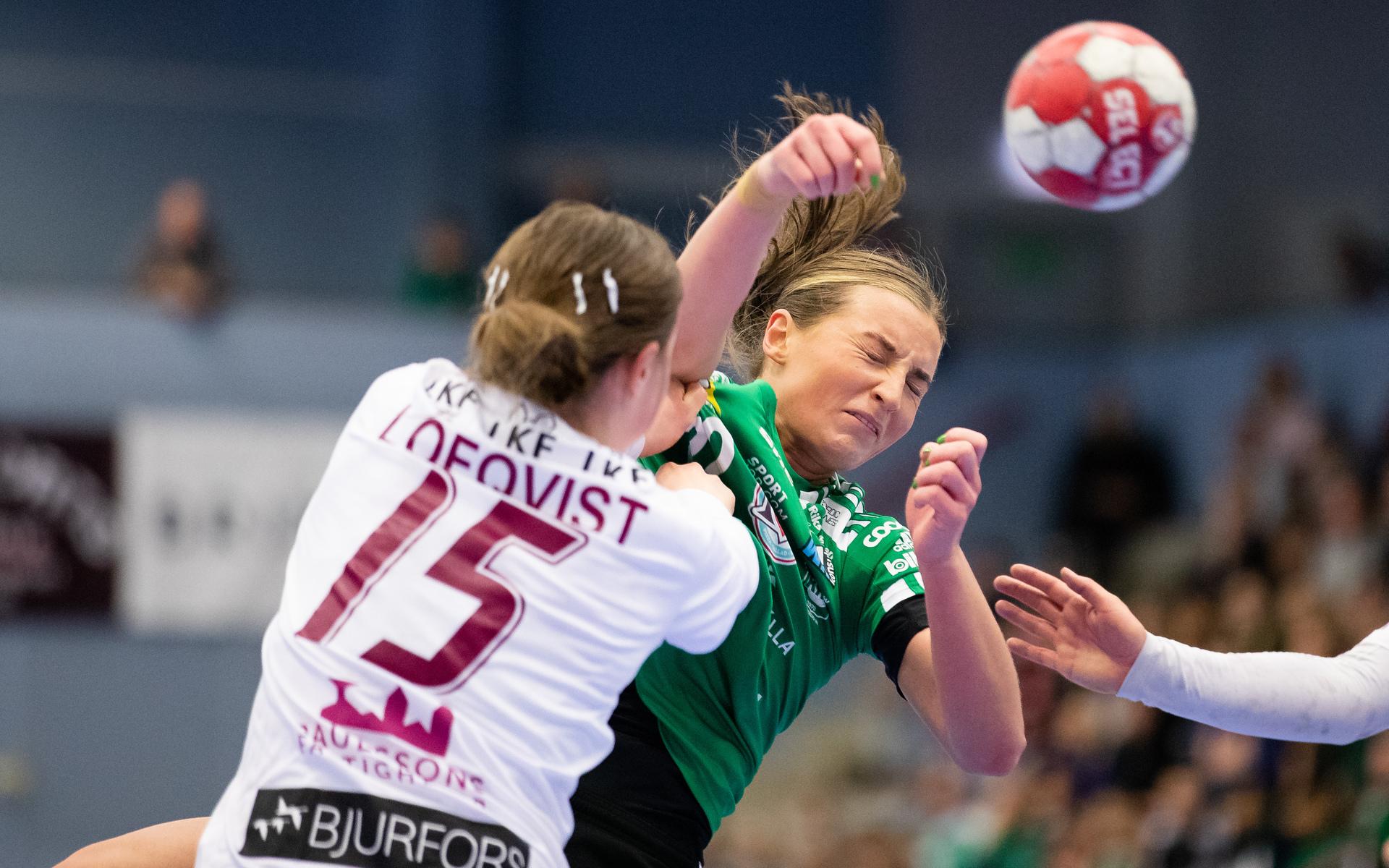 Lugis Olivia Löfqvist mot Kungälvs Kristina Zubonja i duell.