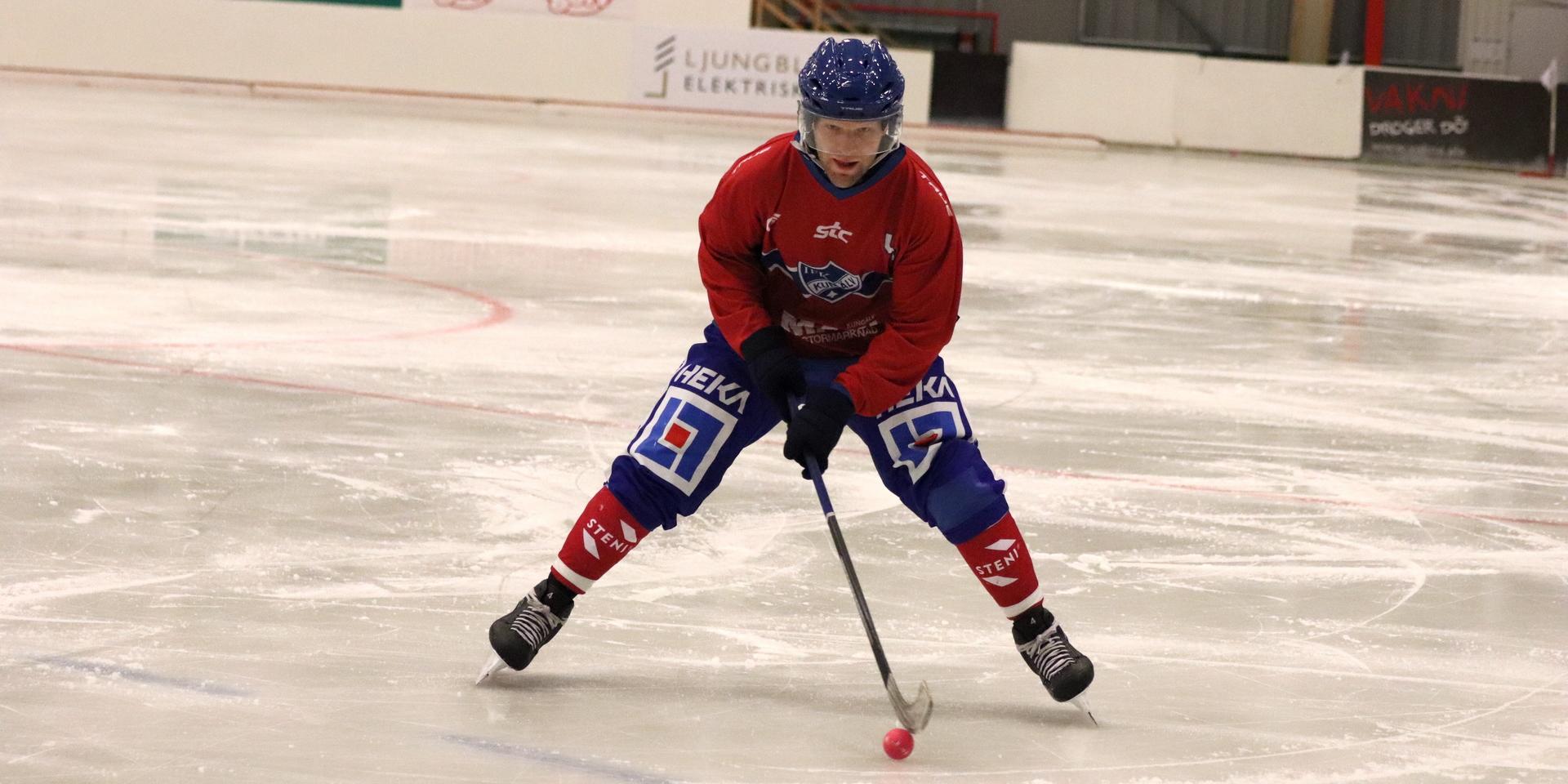 Patrik Sunnanängs på plats i Ale arena, där IFK försöker lägga de flesta träningspassen. Han har legat sjuk ett par veckor och måste ta det lugnt tills penicillinkuren är över. 